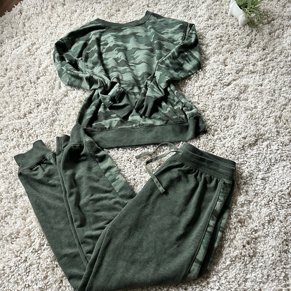 Splendid camouflage army sweatshirt sweatpants cute comfy loungewear tra…
